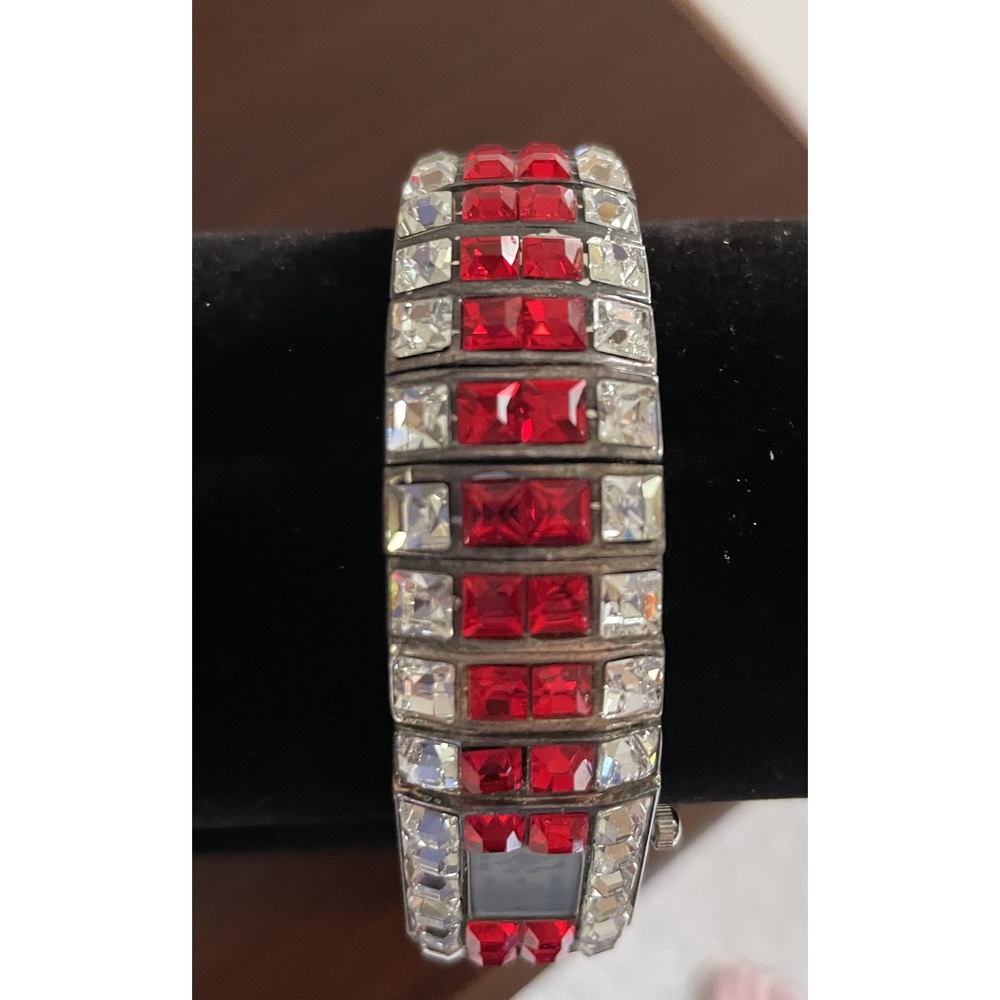 Beautiful red/white rhinestone watch - Picture 4 of 4